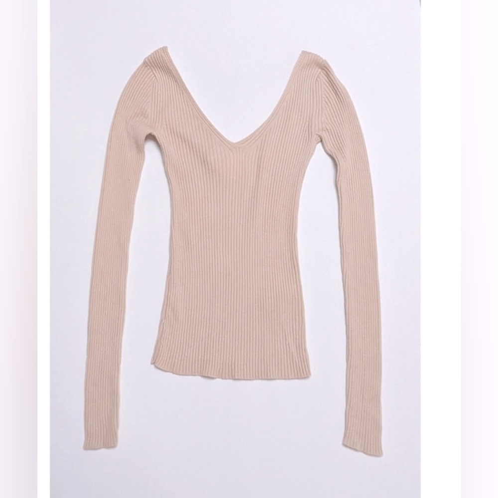 H&M DEEP V NECK RIBBED KNIT SWEATER IN A BEIGE BLUSH NEUTRAL SIZE EXTRA SMALL